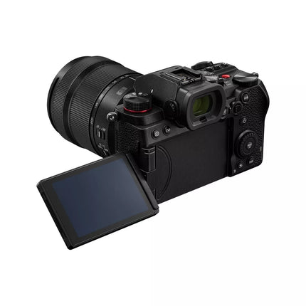Panasonic Lumix DC-S5D + S 28-200mm f/4,0-7,1 Macro O.I.S.